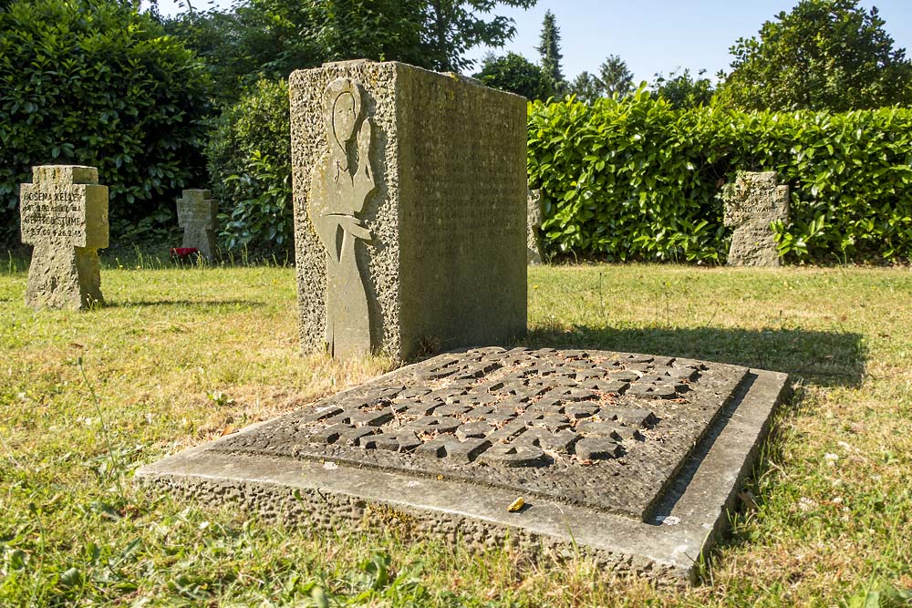 Duitse Oorlogsgraven en Monument Stetternich #2