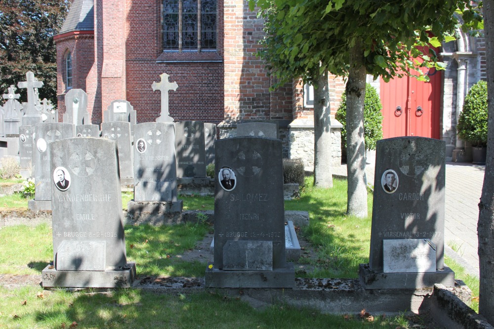 Belgian Graves Veterans Varsenare Churchyard #2