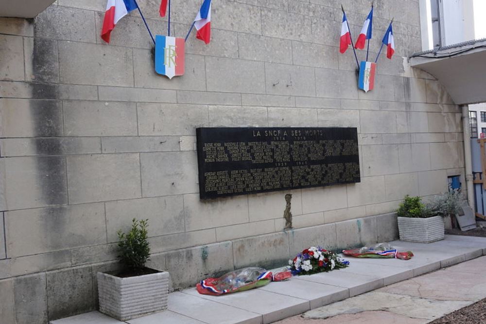 Monument Spoorwegmedewerkers Gare de Laon #1