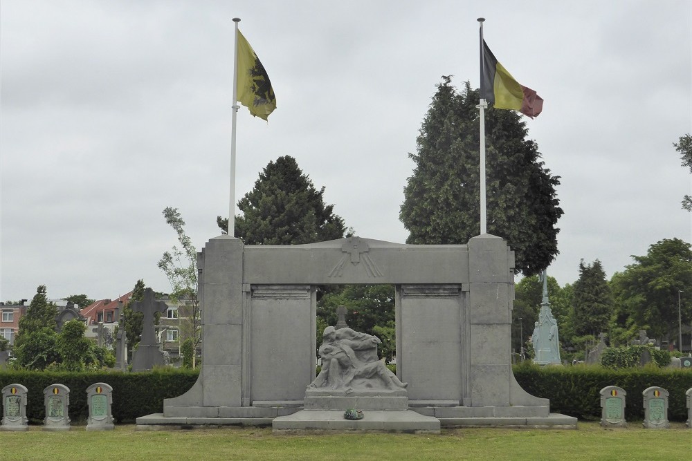 Oorlogsmonument Begraafplaats Berchem #1