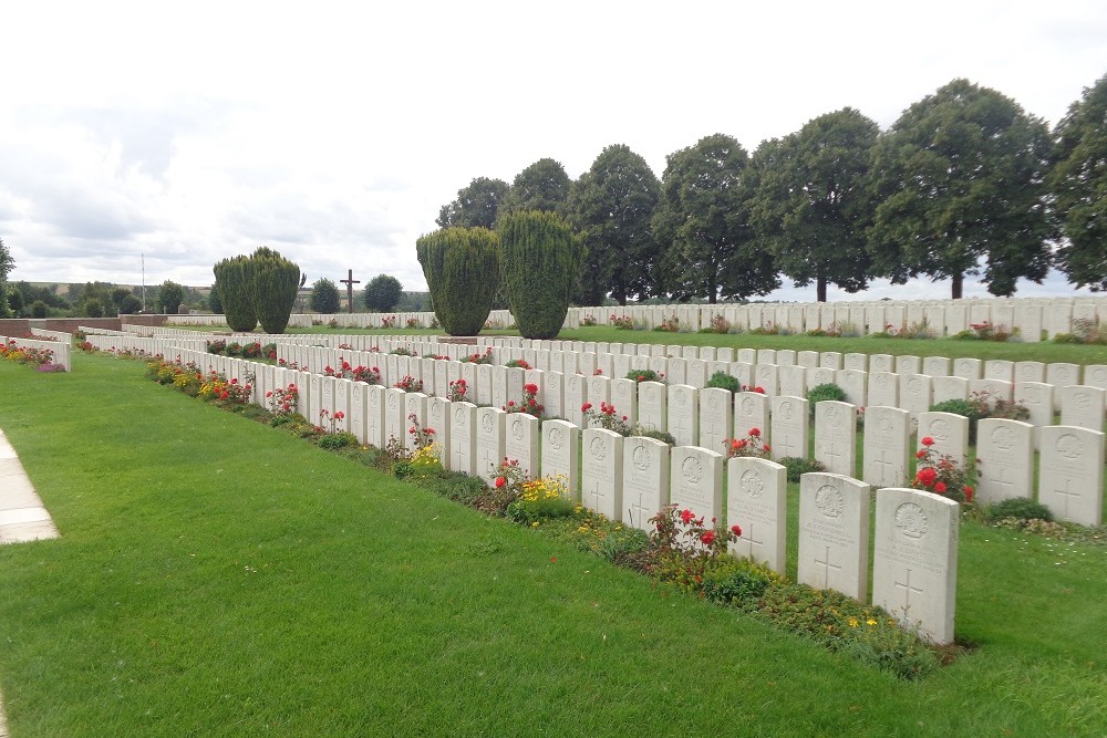 Oorlogsgraven van het Gemenebest Dernancourt Extension #2