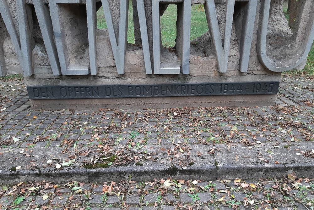 Graves of Bomb Casualties and War Repatriates Erfurt Ehrenhain 3 #4