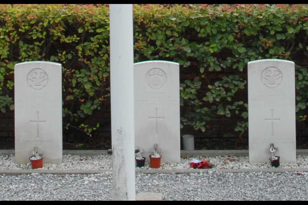 Commonwealth War Graves Wuustwezel #3