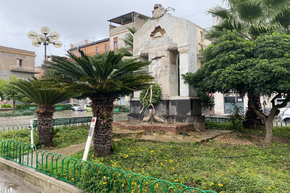 Oorlogsmonument Leonforte #1