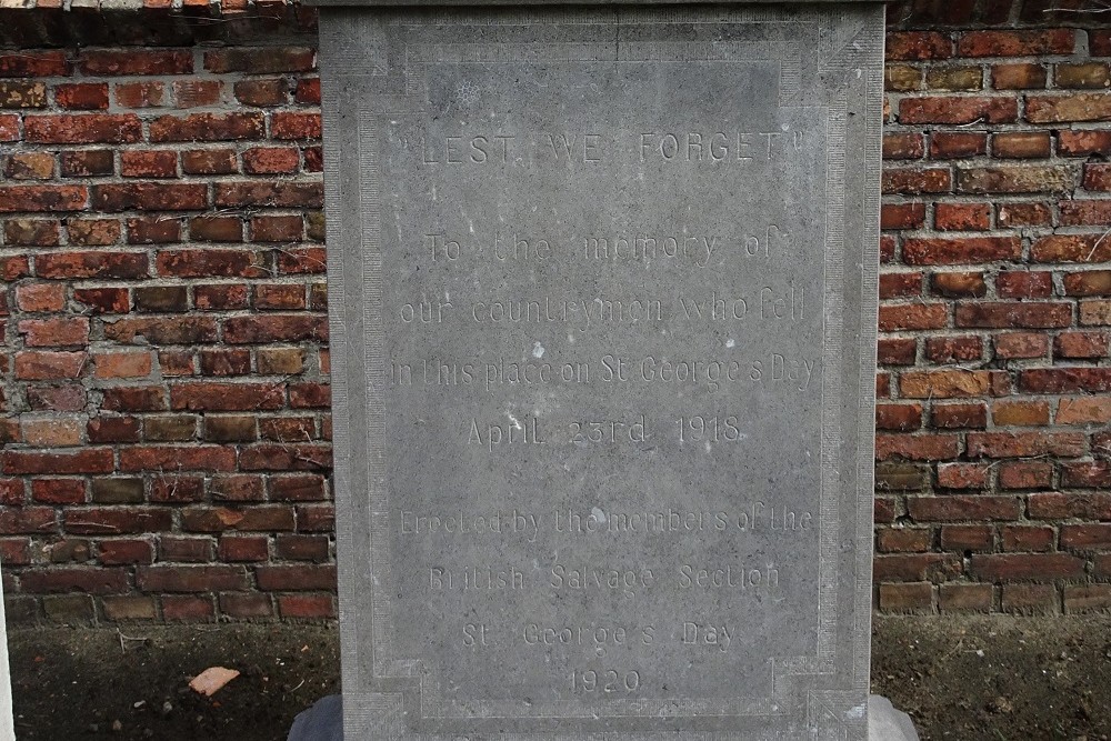 Monument Slachtoffers Saint George's Day Duits Oorlogskerkhof No: 184 Zeebrugge #2