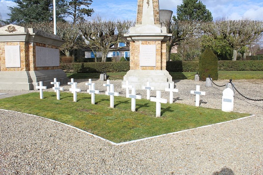 Franse Oorlogsbegraafplaats La Ferté-Gaucher #1