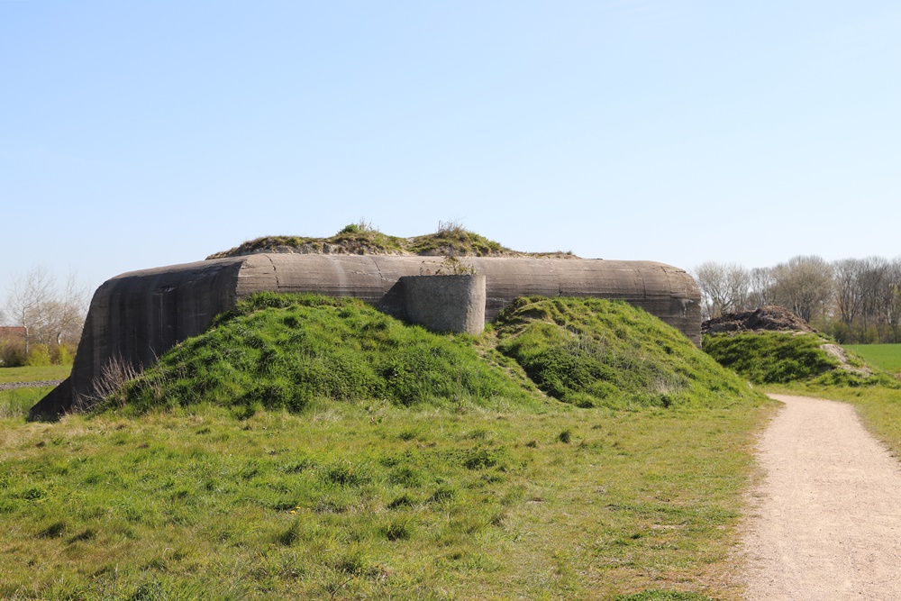 Landfront Vlissingen - Sttzpunkt Kolberg -  Bunker 2 type 631 & Tank Barrier #3
