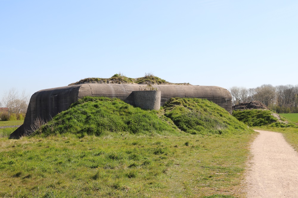 Landfront Vlissingen - Stützpunkt Kolberg - Bunker 2 type 631 & Tankgracht #3