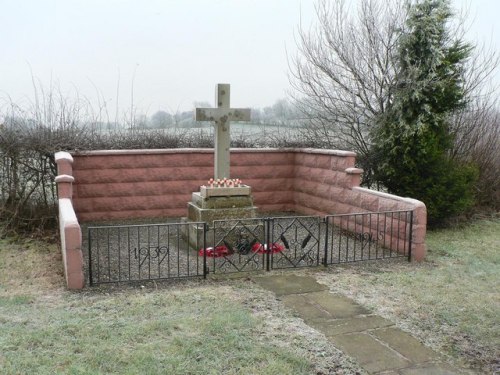 Oorlogsmonument Loughton #1