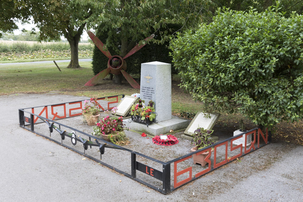 Monument Omgekomen Militairen van 57 en 630 squadrons #1