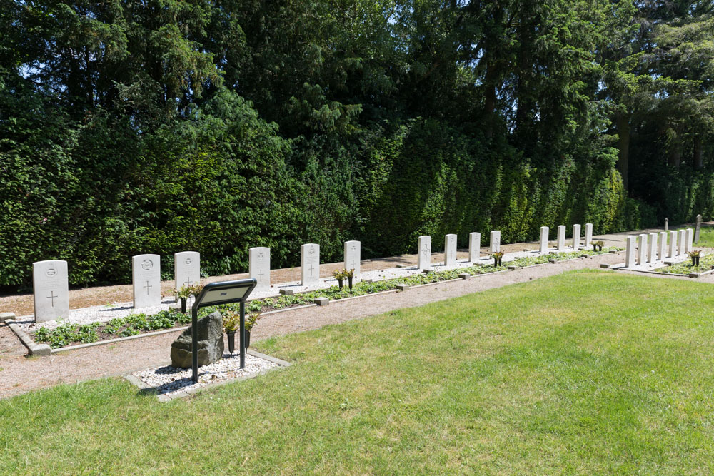 Commonwealth War Graves Old General Cemetery Wierden #3