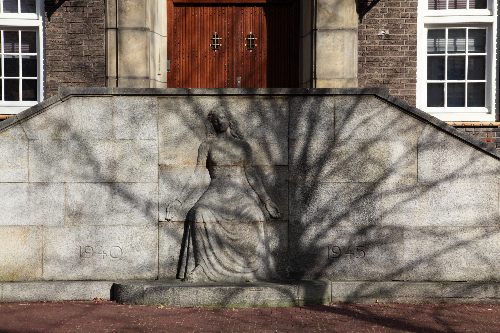 Monument Moeder van het Verzet #4