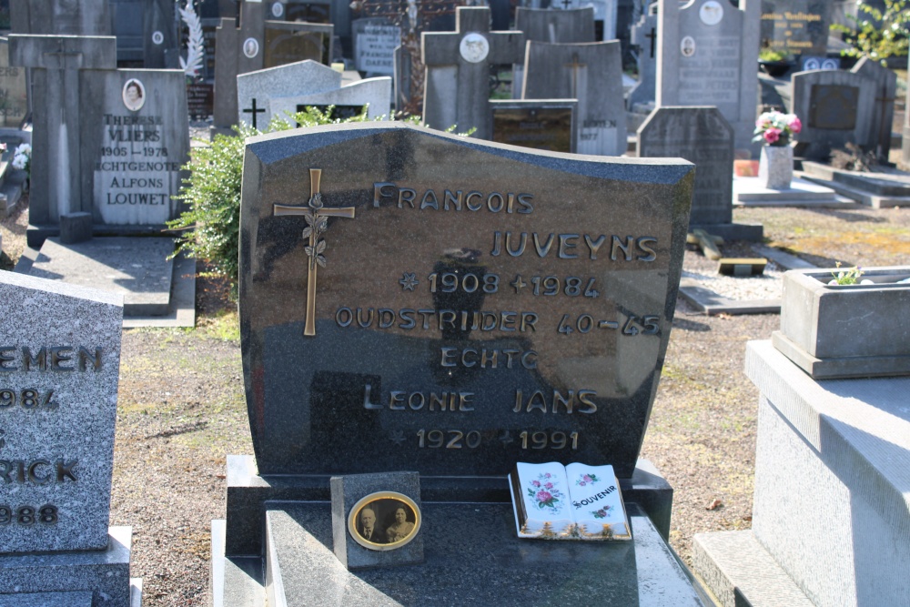 Belgian Graves Veterans Tongeren #2