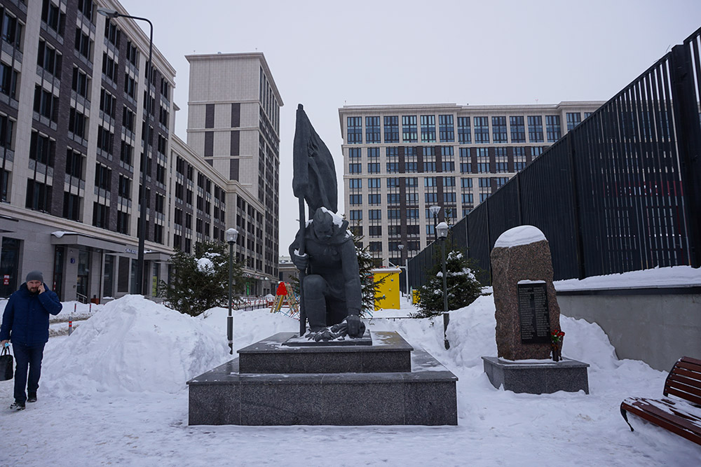 Workers of Isolit plant monument #1