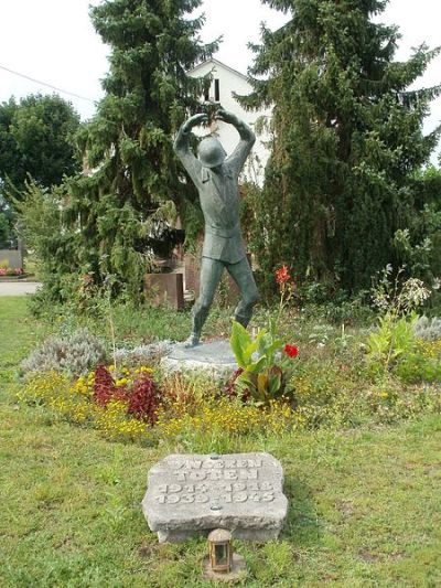 Oorlogsmonument Sandhausen #1