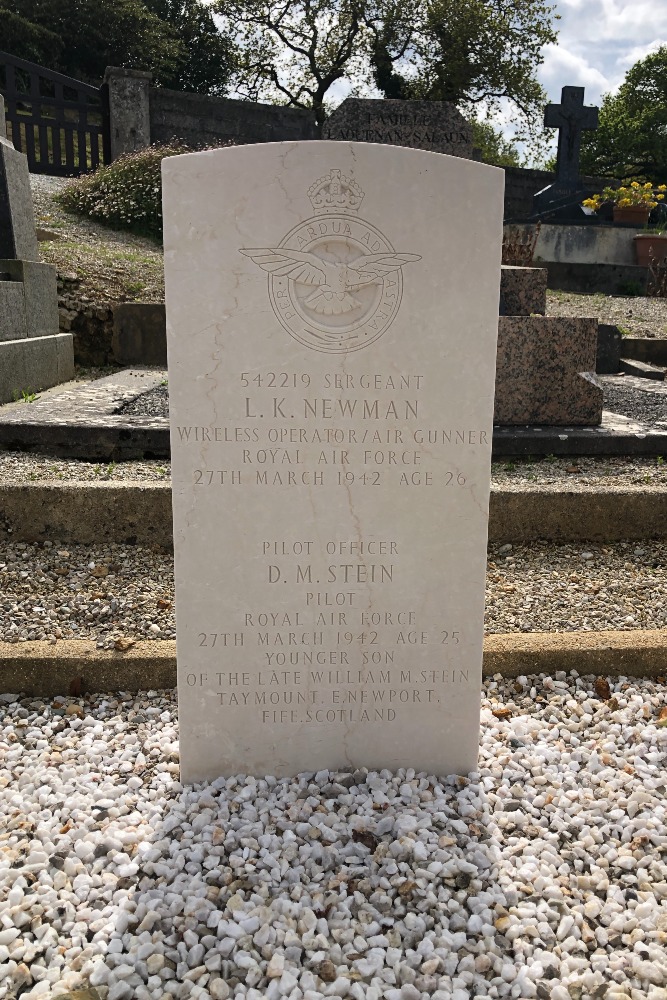 Commonwealth War Graves Roscanvel #4