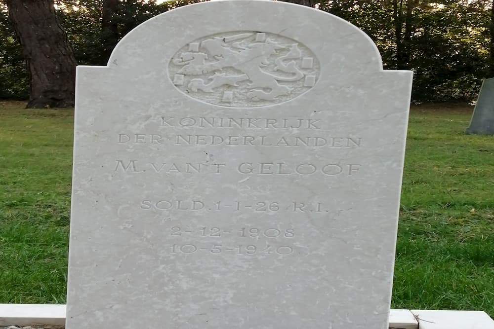 Dutch War Graves General Cemetery Ouddorp #3