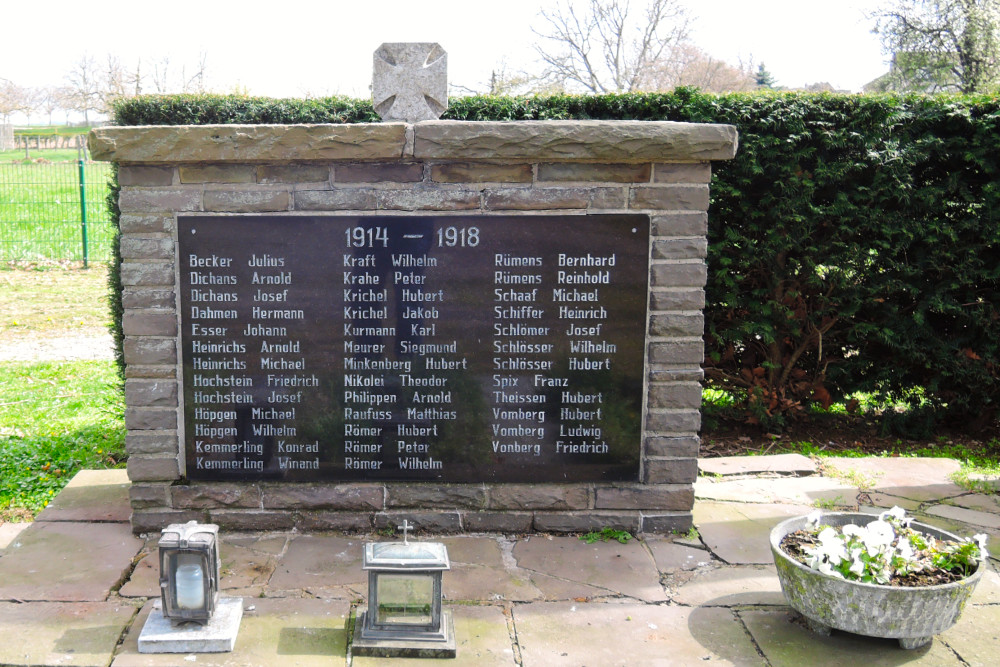 Oorlogsgraven en Monument Gevenich #3