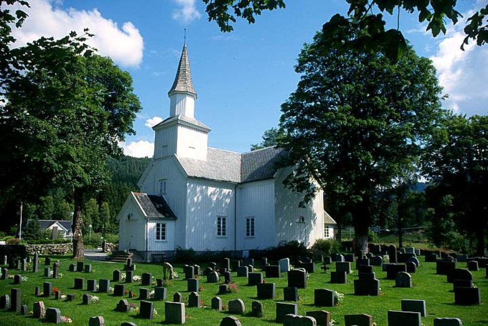 Commonwealth War Graves Eiken Churchyard