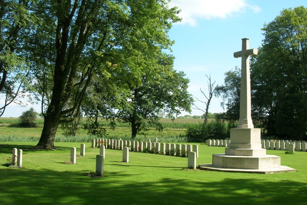 Commonwealth War Cemetery Maple Copse #2