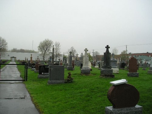 Commonwealth War Graves Vaudreuil Roman Catholic Cemetery