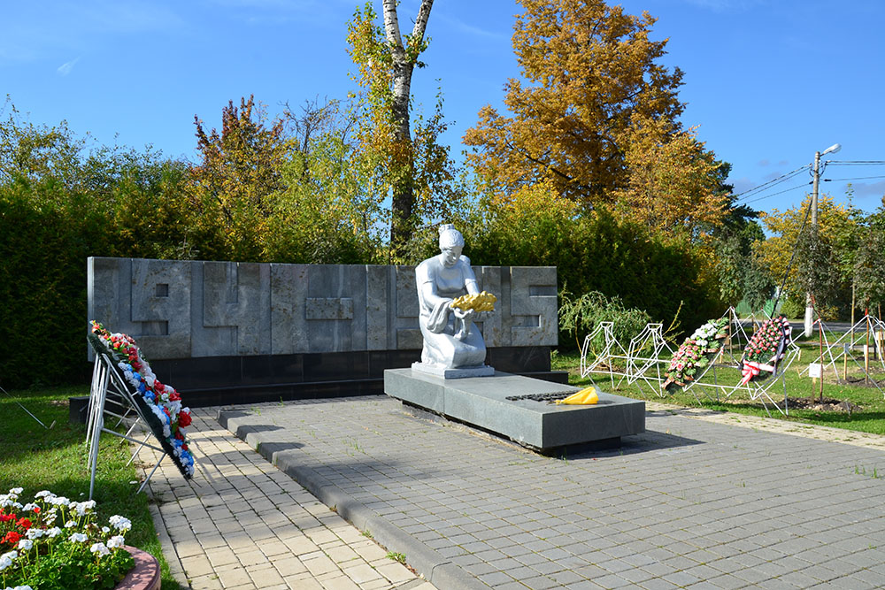 Last Defence Line Moscow - Mass Grave Soviet Soldiers 