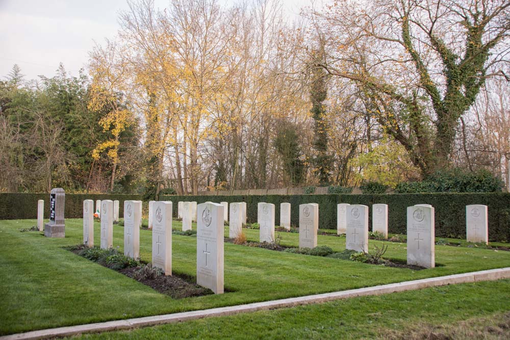 Commonwealth War Graves Stelen #1