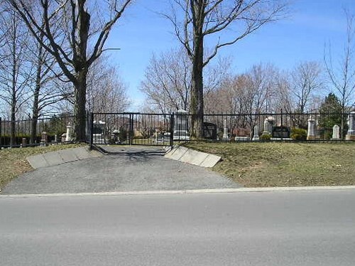 Commonwealth War Grave Hazeldean Maple Grove Cemetery #1