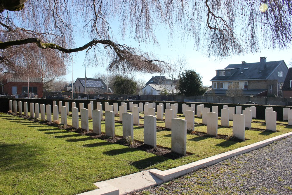 Oorlogsgraven van het Gemenebest Florennes #4