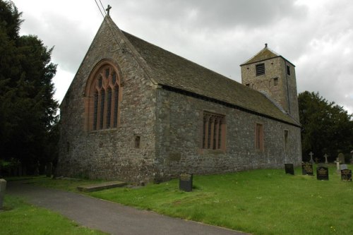 Oorlogsgraf van het Gemenebest St. Cadoc Churchyard #1