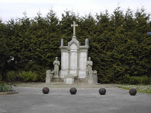 War Memorial Plonéour-Lanvern #1