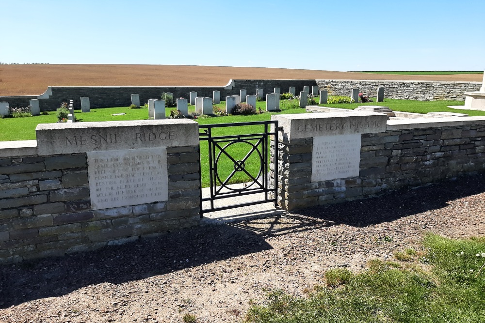 Commonwealth War Cemetery Mesnil Ridge