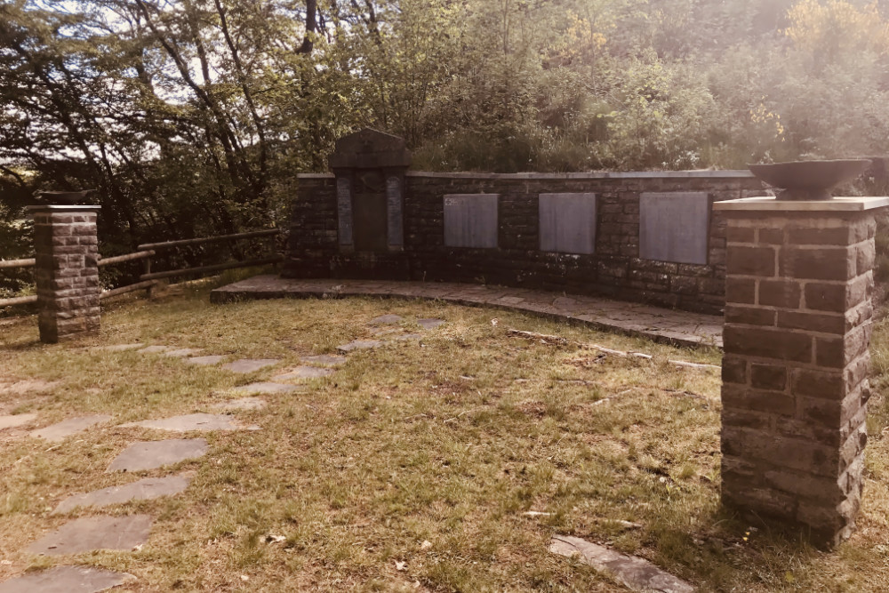 Monument Oorlogsslachtoffers Oberhausen-Schleiden #4