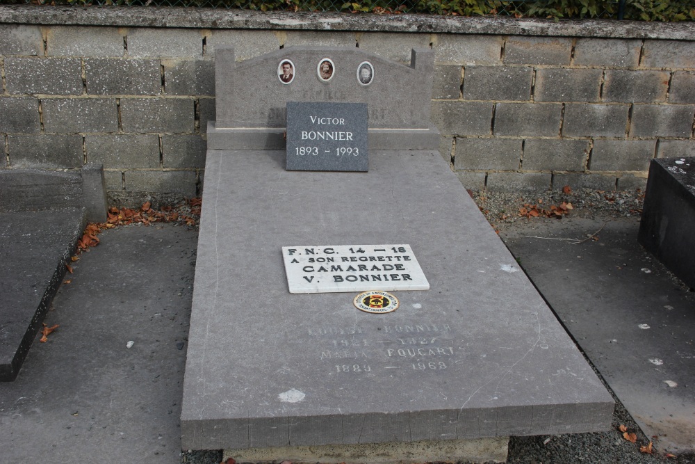 Belgian Graves Veterans Bois-de-Lessines Churchyard #4