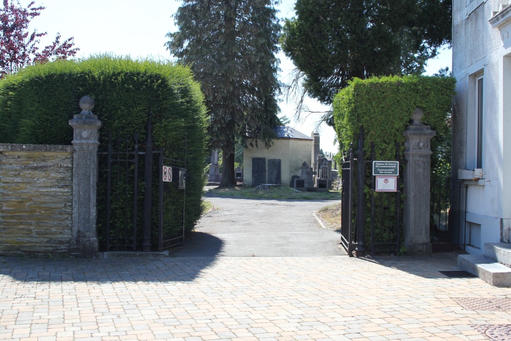 Commonwealth War Graves Neufchâteau (Belgium) #1