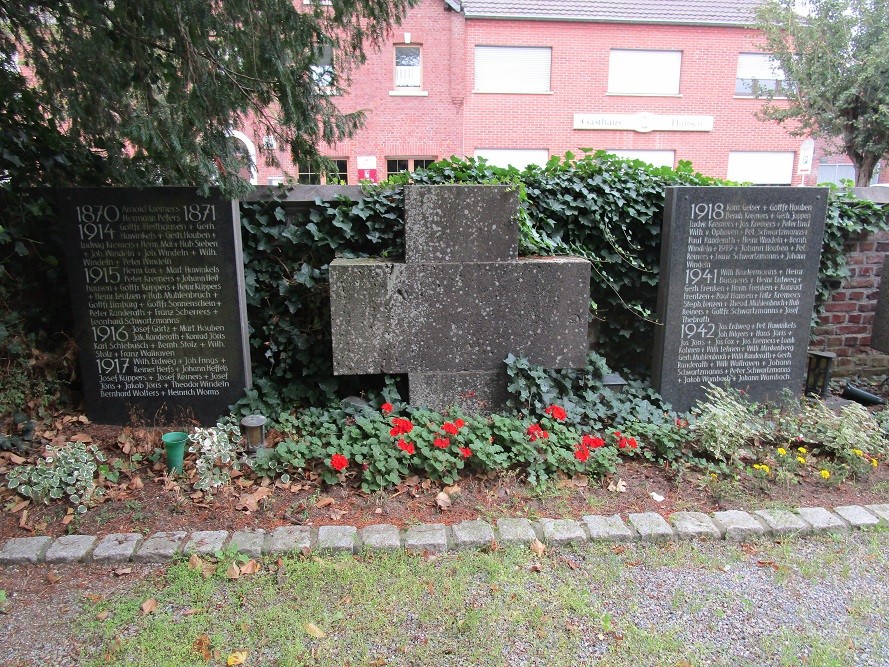 Oorlogsmonument Begraafplaats Heinsberg-Karken #2