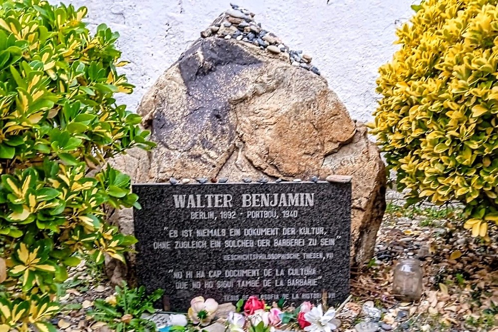 Monument 'Passatges a Walter Benjamin' Begraafplaats Portbou #1