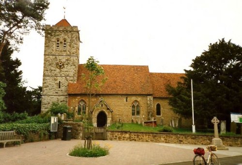 Oorlogsgraven van het Gemenebest St. Peter and St. Paul Churchyard