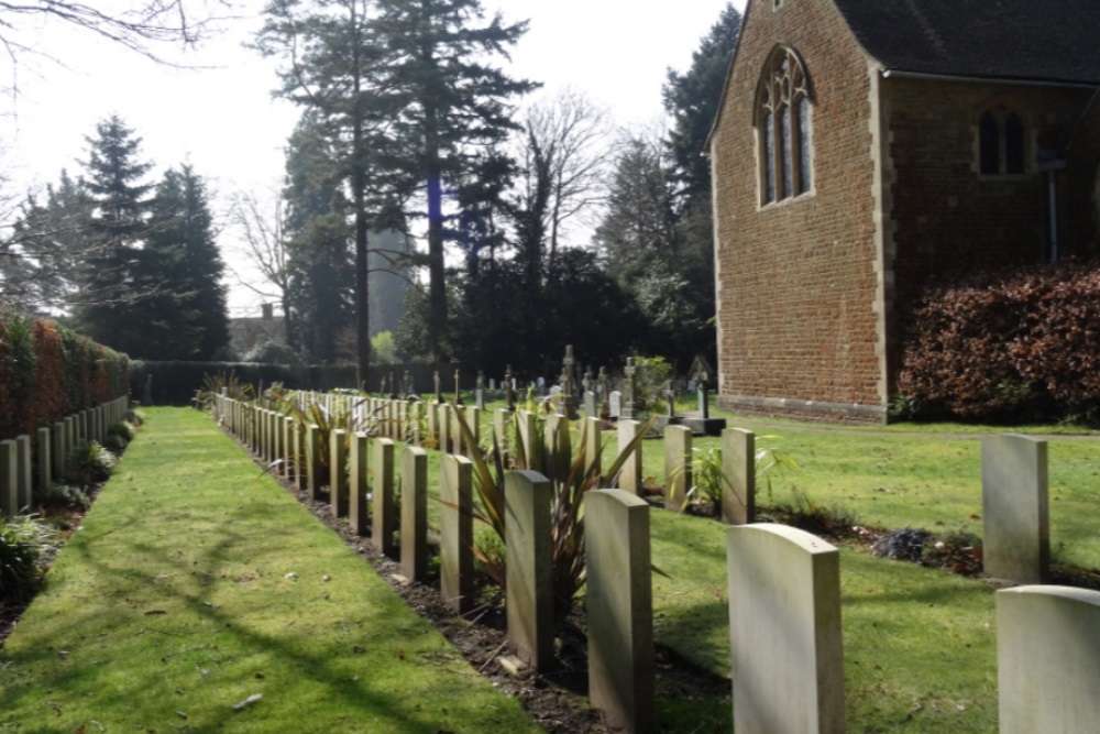 Oorlogsgraven van het Gemenebest St. Joseph Roman Catholic Churchyard