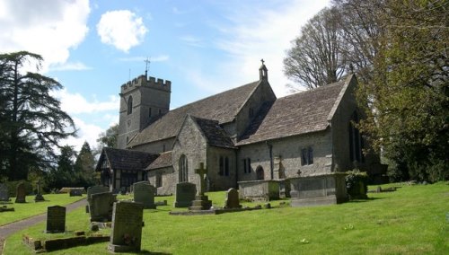 Oorlogsgraf van het Gemenebest St. Michael and All Angels Churchyard