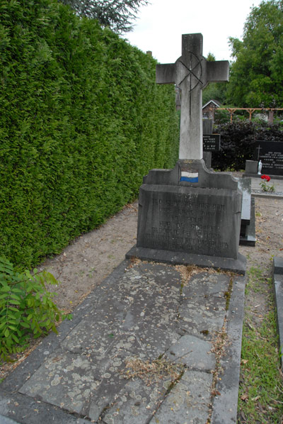 Nederlands Oorlogsgraf R.K. Begraafplaats Heilige Maria Onbevlekt Ontvangen Waalwijk #3