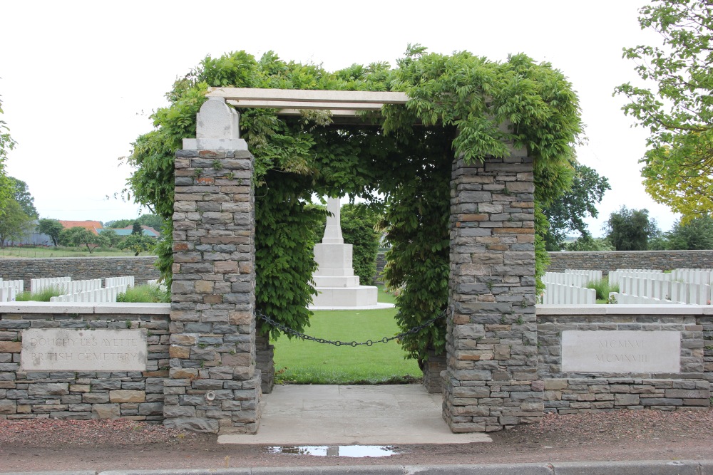 Commonwealth War Cemetery Douchy-lès-Ayette