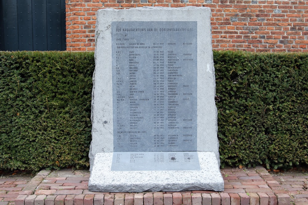 Oorlogsmonument Oude Rooms Katholieke Begraafplaats Bergeijk #1