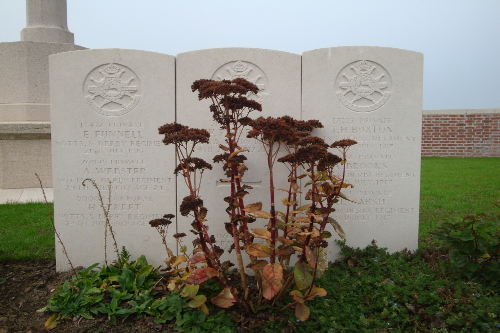 Commonwealth War Cemetery La Belle Alliance #2