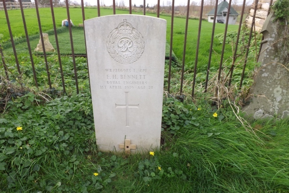 Commonwealth War Grave Ruishton Church Cemetery