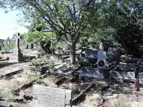 Commonwealth War Grave Southowram Methodist Chapelyard #1