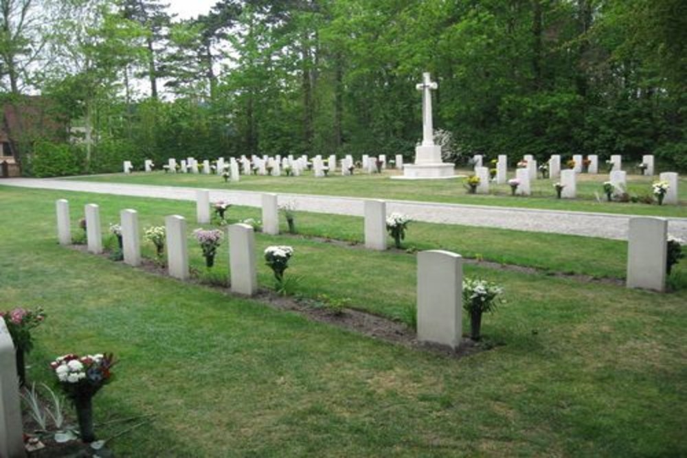 Commonwealth War Graves West-Terschelling #1