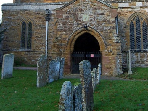 Oorlogsgraf van het Gemenebest St. Peter and St. Paul Churchyard