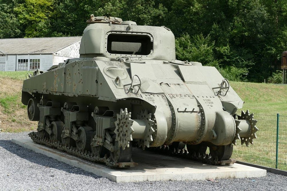 M41 Walker Buldogg & M4 Sherman #2