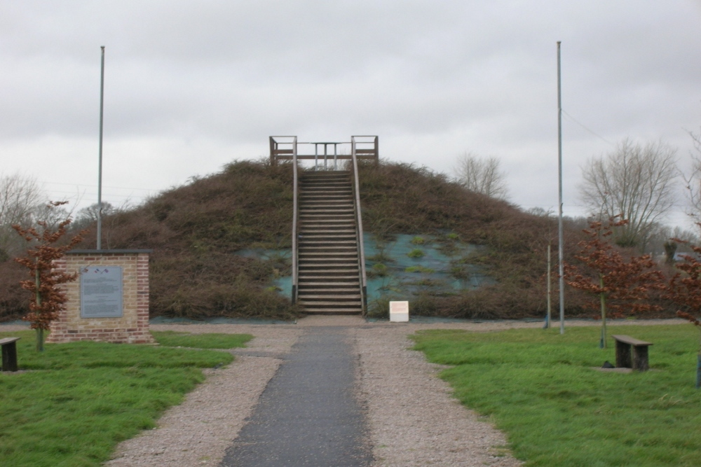 La Plaine au Bois Memorial Site - The Belvedere - Esquelbecq